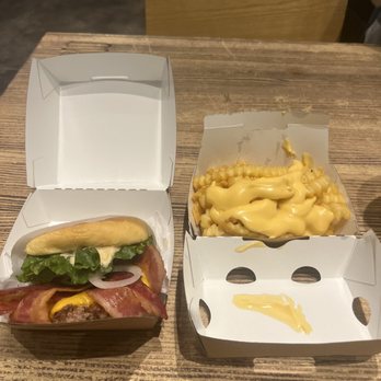 Shake Shack Third Ward - Burgers Near Me - Milwaukee, Wisconsin
