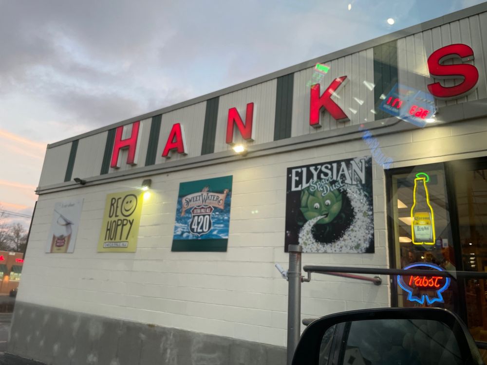 Hank’s Liquor Logo