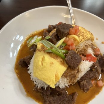 Lady C’s - Beef panang and curry and lava omelet - Breakfast & Brunch Near Me - Tarzana, California