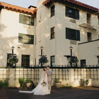 1. Columbia Gorge Hotel