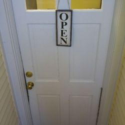 Robin's Nest Massage - Front Door