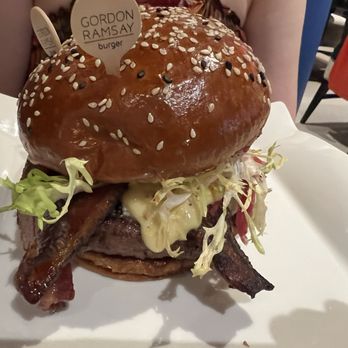 Gordon Ramsay Burger Las Vegas - Truffle Burger - Burgers Near Me - Las Vegas, Nevada Gordon Ramsay Burger Las Vegas - Truffle Burger - Burgers Near Me - Las Vegas, Nevada