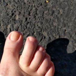 Nails 4 U - Toes we're starting to peel... After a pedicure??!
