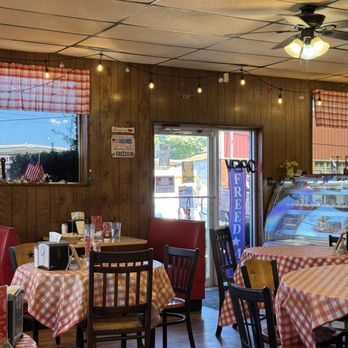 Town Cafe - Seating area and entrance - Cafes Near Me - Centerville, Texas Town Cafe - Seating area and entrance - Cafes Near Me - Centerville, Texas