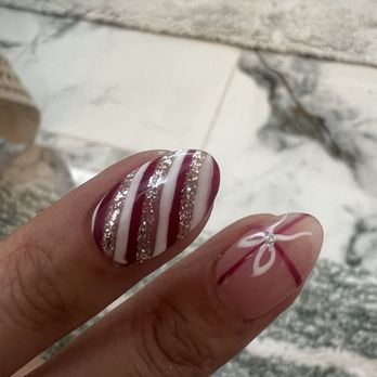 SL Nail & Spa Angelic - Holiday themed hand art no chip - Nail Salons Near Me - Chicago, Illinois