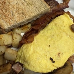 Omelet with home fries, bacon, sausage and rye toast