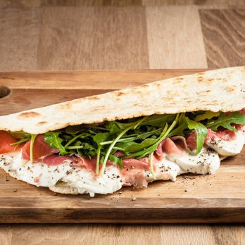 Piadineria 14.07 - Piadina Parma et roquette : jambon de parme et mozzarella fior di latte - Italian Near Me - Paris, 75 Piadineria 14.07 - Piadina Parma et roquette : jambon de parme et mozzarella fior di latte - Italian Near Me - Paris, 75