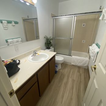 Ocean Terrace Condominiums - Very clean bathroom with new flooring - Condominiums Near Me - Lincoln City, Oregon
