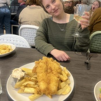 Tailend Restaurant and Fish Bar - Chardonnay and haddock/fries - Seafood Near Me - St Andrews, FIF Tailend Restaurant and Fish Bar - Chardonnay and haddock/fries - Seafood Near Me - St Andrews, FIF