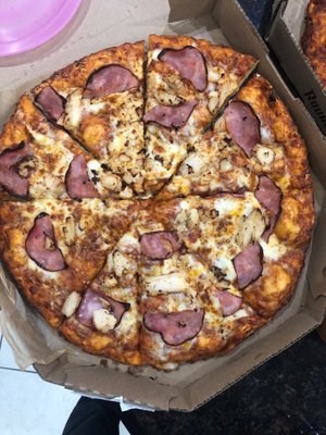 Round Table Pizza by null