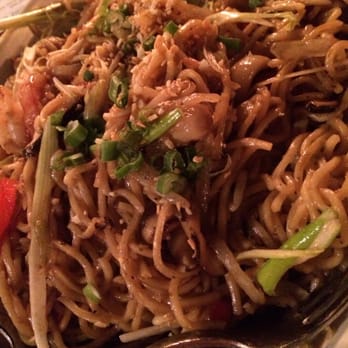 bashi - Garlic noodles with shrimp. It was good but not outstanding. Make sure you have gum or mints after this dish. - Asian Fusion Near Me - Rancho Palos Verdes, California