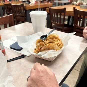 Fiddlers Seafood Restaurant - hubby had homemade onion rings & fried oysters he loved - Seafood Near Me - Ridgeland, South Carolina Fiddlers Seafood Restaurant - hubby had homemade onion rings & fried oysters he loved - Seafood Near Me - Ridgeland, South Carolina