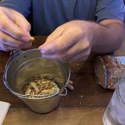 Free peanuts!