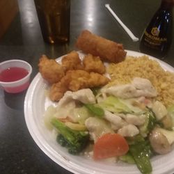 China Cafe - Great Moo goo gai pan. Comes with fried rice, egg roll, fresh vegetables, and chicken. Bo and his wife Ging owners 20+ yrs.