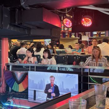 Ellen's Stardust Diner - Diners Near Me - New York, New York