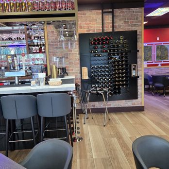 El Palenque Pizzeria - Wine cava - Pizza Near Me - Hialeah, Florida