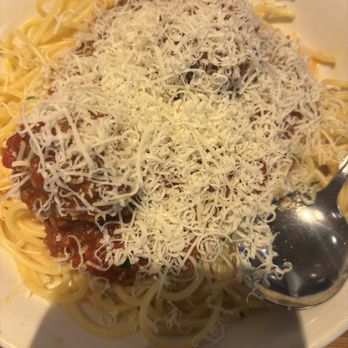 Olive Garden Italian Restaurant - Spaghetti n meatballs lunch plate. Bring on the freshly grated parm. - Italian Near Me - Folsom, California