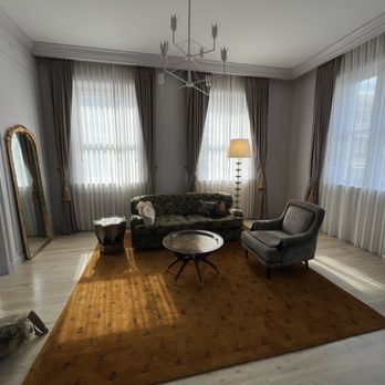 Maison Métier - Corner suite living area - Hotels Near Me - New Orleans, Louisiana Maison Métier - Corner suite living area - Hotels Near Me - New Orleans, Louisiana
