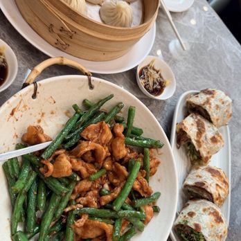 Yum Long - Chicken w/Chicken W/ Green Beans - Chinese Near Me - Monterey Park, California Yum Long - Chicken w/Chicken W/ Green Beans - Chinese Near Me - Monterey Park, California