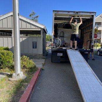 Easy Peasy Moving - Very fast and professional off-loading - Movers Near Me Easy Peasy Moving - Very fast and professional off-loading - Movers Near Me