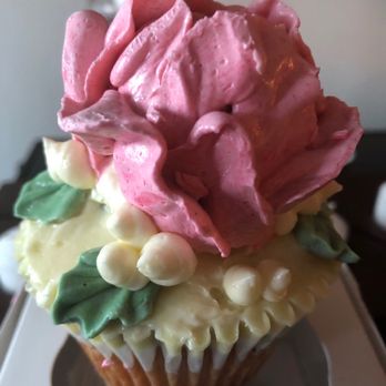 The Flower Cake and Cafe - Vanilla Cupcake Flower - Desserts Near Me - Toronto, Ontario The Flower Cake and Cafe - Vanilla Cupcake Flower - Desserts Near Me - Toronto, Ontario