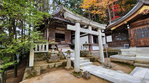 Sakurayama Hachimangu Shrine by null