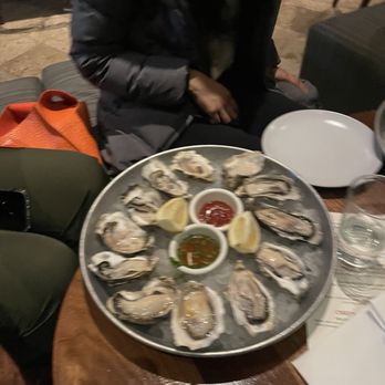 Barrel House Tavern - Happy hour oysters - New American Near Me - Sausalito, California Barrel House Tavern - Happy hour oysters - New American Near Me - Sausalito, California