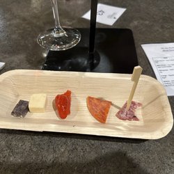 Dancing Dragonfly Winery - Food with sweet flight