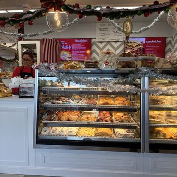 Vicky Bakery - Decorated for the holidays! - Bakeries Near Me - Hialeah, Florida Vicky Bakery - Decorated for the holidays! - Bakeries Near Me - Hialeah, Florida