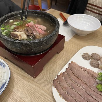 Pho Hong Phong - Stone bowl beef rib pho - Vietnamese Near Me - Vaughan, Ontario Pho Hong Phong - Stone bowl beef rib pho - Vietnamese Near Me - Vaughan, Ontario