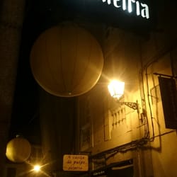 Fuentefría - Fachada de noche.  No tiene pérdida.