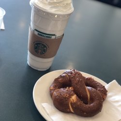 Barnes & Noble Cafe - Vanilla bean frappe with pizza pretzel