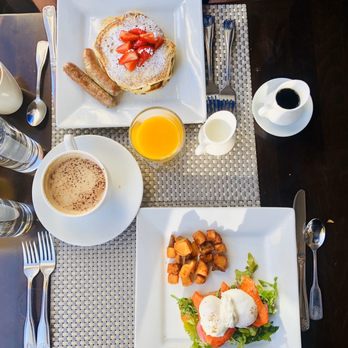 The Winchester Inn - Delicious complimentary breakfast - Hotels Near Me - Ashland, Oregon