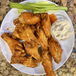 Route 24 Ale House - Wings (10)
