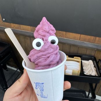 Many Bennies - Blackberry + Banana + Sweet Cream Base - Ice Cream & Frozen Yogurt Near Me - Seattle, Washington
