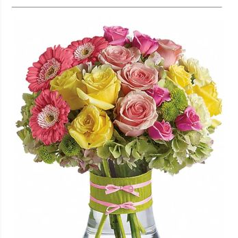 Flowers by Kristil - What I ordered.  Looks to be about 20+ blooms. The vase with the green and pink would have been perfect. - Florists Near Me - Olympia, Washington