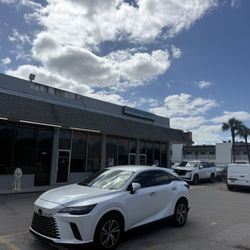 Lucerna Bakery - Parking lot out front looking at the main entrance