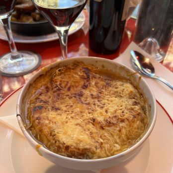 Le Recrutement - French Onion Soup - Brasseries Near Me - Paris, 75 Le Recrutement - French Onion Soup - Brasseries Near Me - Paris, 75