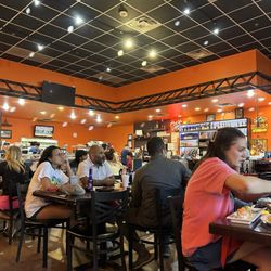 Suzushii Sushi & Grill - Seating
