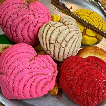 El Bolillo Bakery - Valentine's Day heart concha's - Bakeries Near Me - Houston, Texas El Bolillo Bakery - Valentine's Day heart concha's - Bakeries Near Me - Houston, Texas