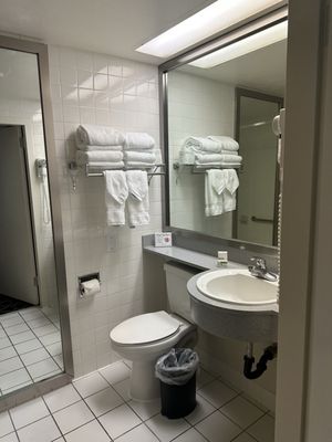 Ramada Plaza by Wyndham West Hollywood Hotel & Suites by null