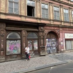 Hop on Hop off - Old buildings trashed with graffiti.