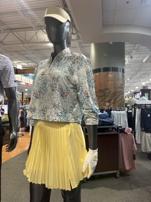 DICK'S Sporting Goods by null