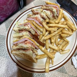 Oaks Steak House & Gifts - Club sandwich