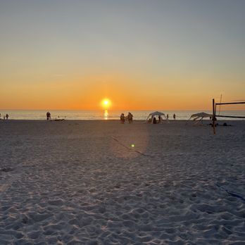St Pete Beach - The perfect way to end the day! - Beaches Near Me - St Pete Beach, Florida