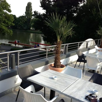 Charisma Bootshaus - Terasse mit Blick auf dem Neckar - Turkish Near Me - Stuttgart, BW