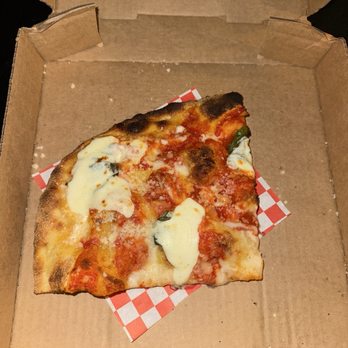 Pizza di Roma - Margherita pinsa slice - Pizza Near Me - Austin, Texas Pizza di Roma - Margherita pinsa slice - Pizza Near Me - Austin, Texas