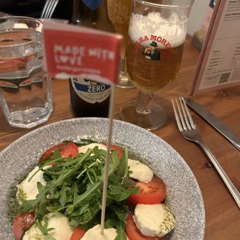 Bella Italia Restaurants - Caprese salad starter - Italian Near Me - London, XGL Bella Italia Restaurants - Caprese salad starter - Italian Near Me - London, XGL