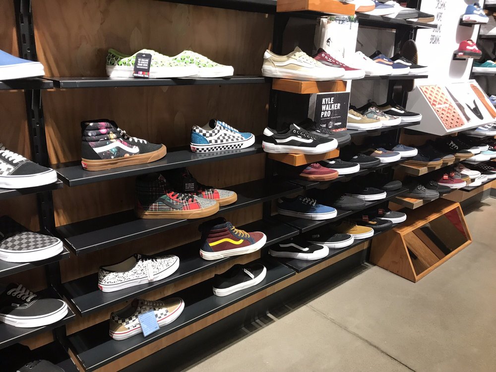 vans store farmington station