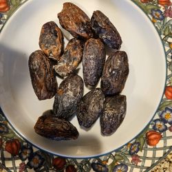 Manpasand Supermarket - Discolored and moldy dates.